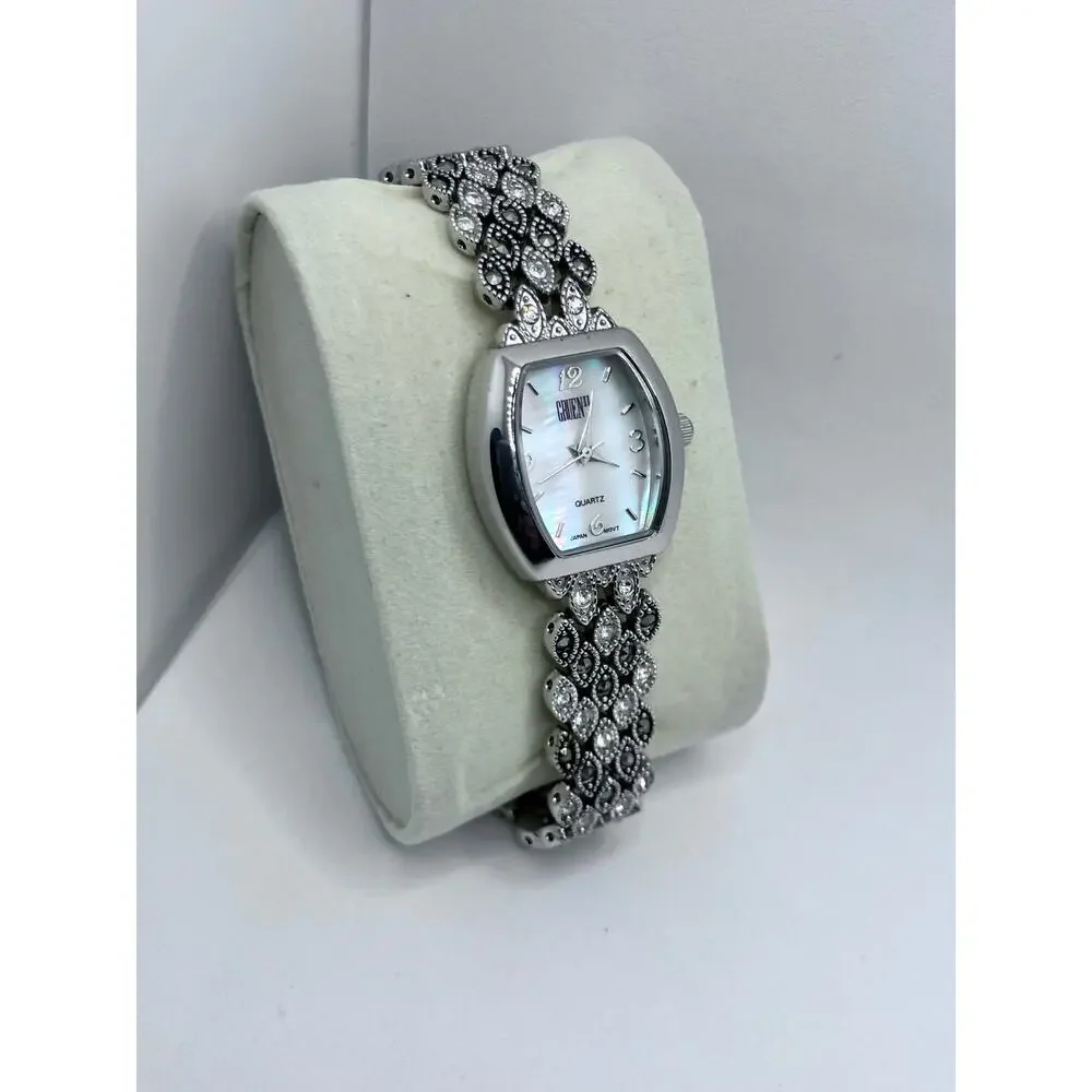 Gruen II Women's Silver Tone Watch Black Gray Analog *new‎ battery*